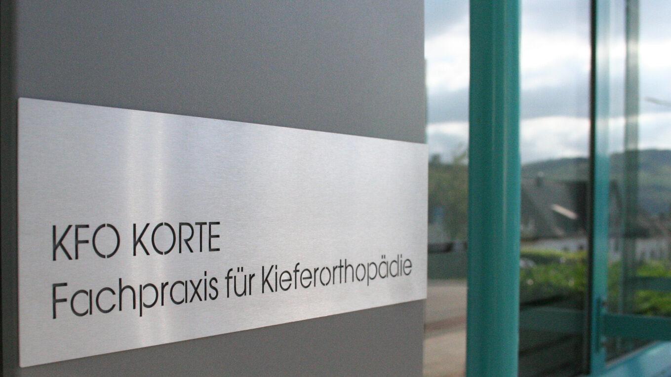 Eingang zur Kieferorthopädin in Gevelsberg bei Wuppertal